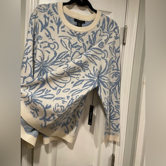 NWT Tahari Size 2X Light Blue Cream Floral Soft Plush Knit Crew Neck Sweater - Picture 7 of 13